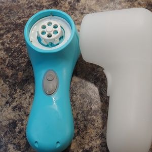 Clarisonic cleansing brush with bundle